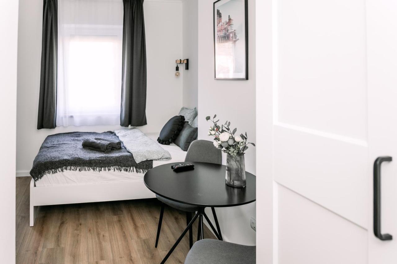 B15 - Wood&Black Apartman Gyor Exterior photo