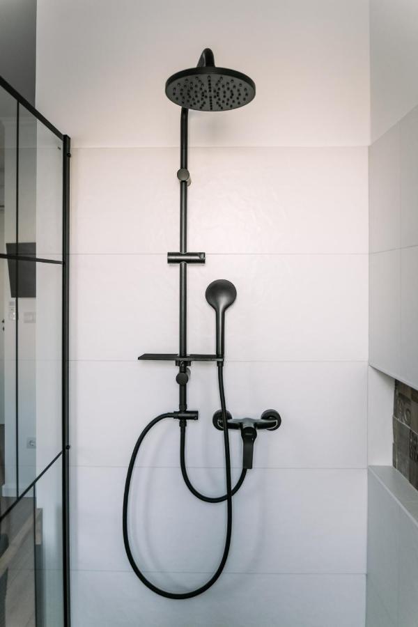 B15 - Wood&Black Apartman Gyor Exterior photo